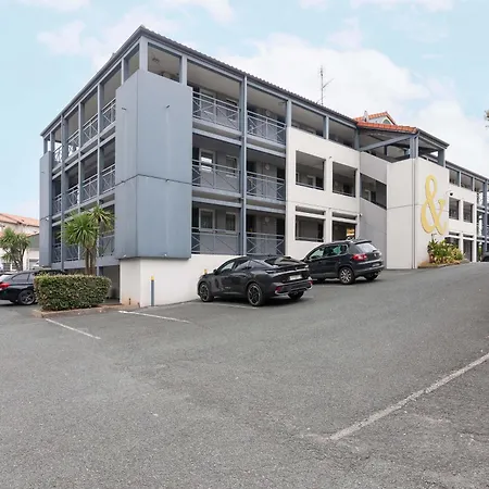 מלון B&B Hotel Bayonne 2*