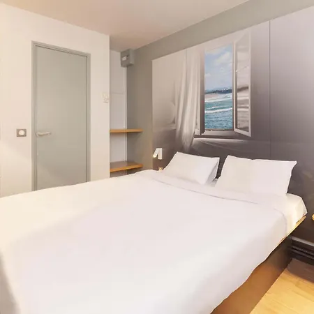 B&B Hotel Bayonne באיון