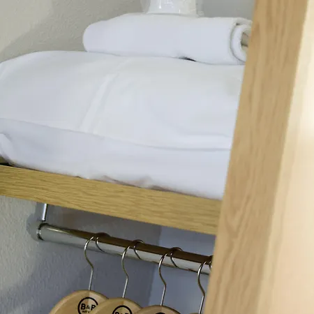 B&B Hotel Bayonne 2* באיון