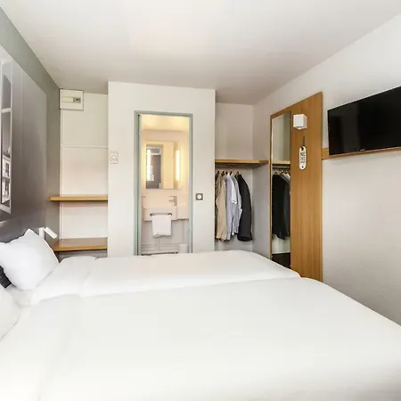 B&B Hotel Bayonne באיון